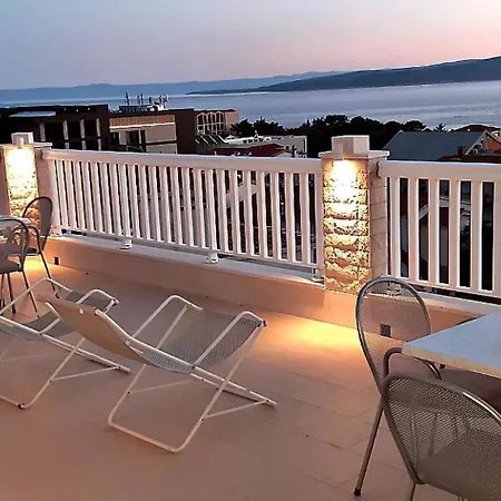 Apartment Schoene In Mit Terrasse Baska Voda