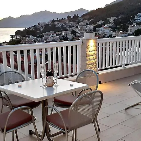 Schoene In Mit Terrasse * Baska Voda