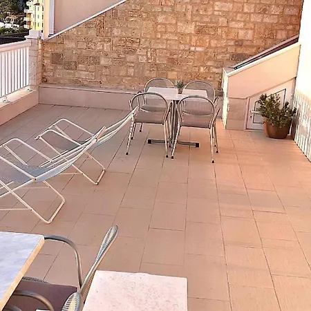 Schoene In Mit Terrasse