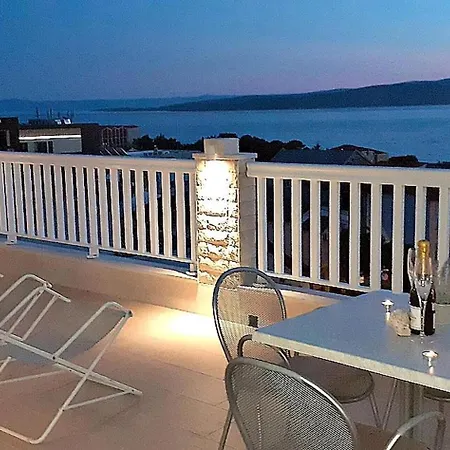 Schoene In Mit Terrasse * Baska Voda