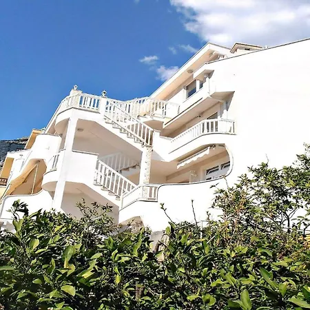 Schoene In Mit Terrasse Apartment